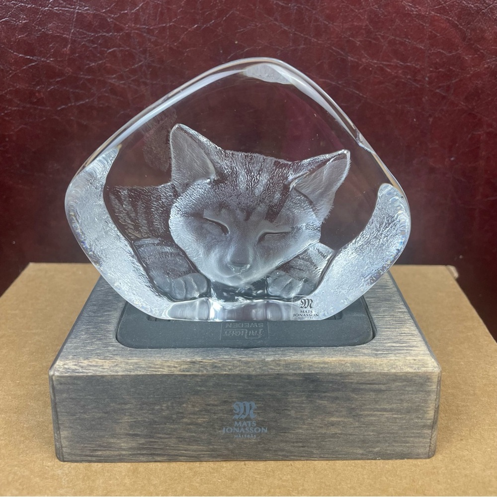 “Sleeping Cat” Crystal Sculpture‎ Designed by Artist Mats Jonasson w/Light